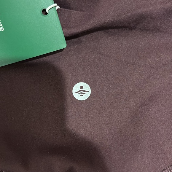 Halara size small high waisted side pocket 6/8 leggings beautiful plum color NWT - Picture 5 of 5